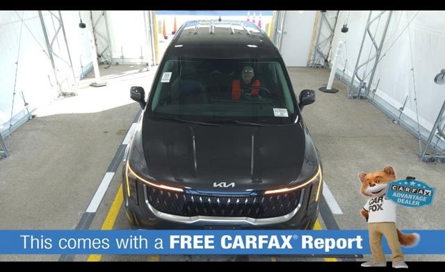 Used 2025 Kia Carnival image 2