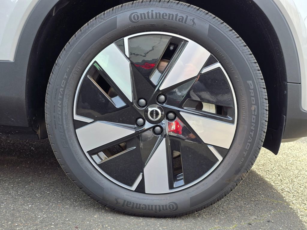 New 2025 Volvo EX40 Core w/ Climate Package image 9