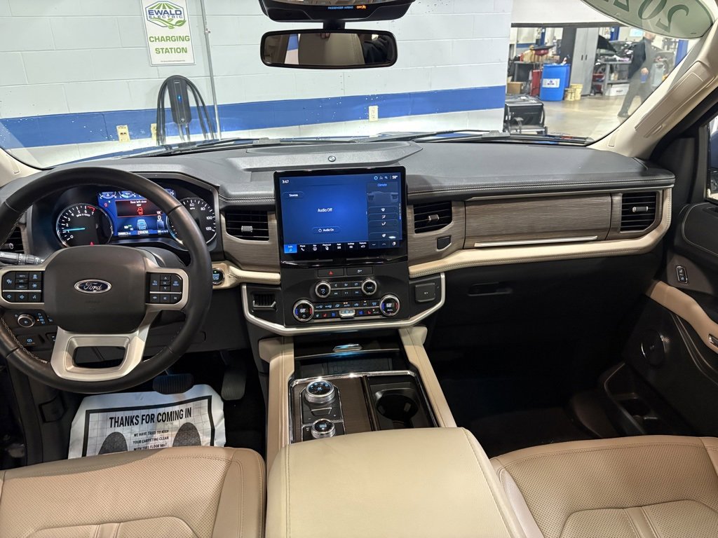 Used 2022 Ford Expedition Limited image 27