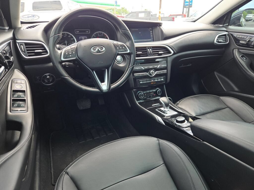 Used 2018 INFINITI QX30 Premium w/ Navigation Package AWD/4WD image 23