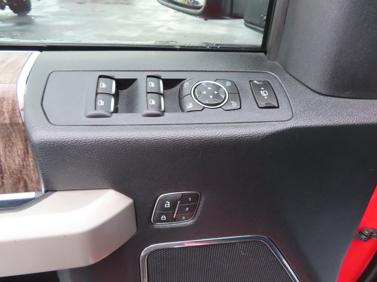 Used 2019 Ford F250 Lariat w/ Lariat Ultimate Package image 27