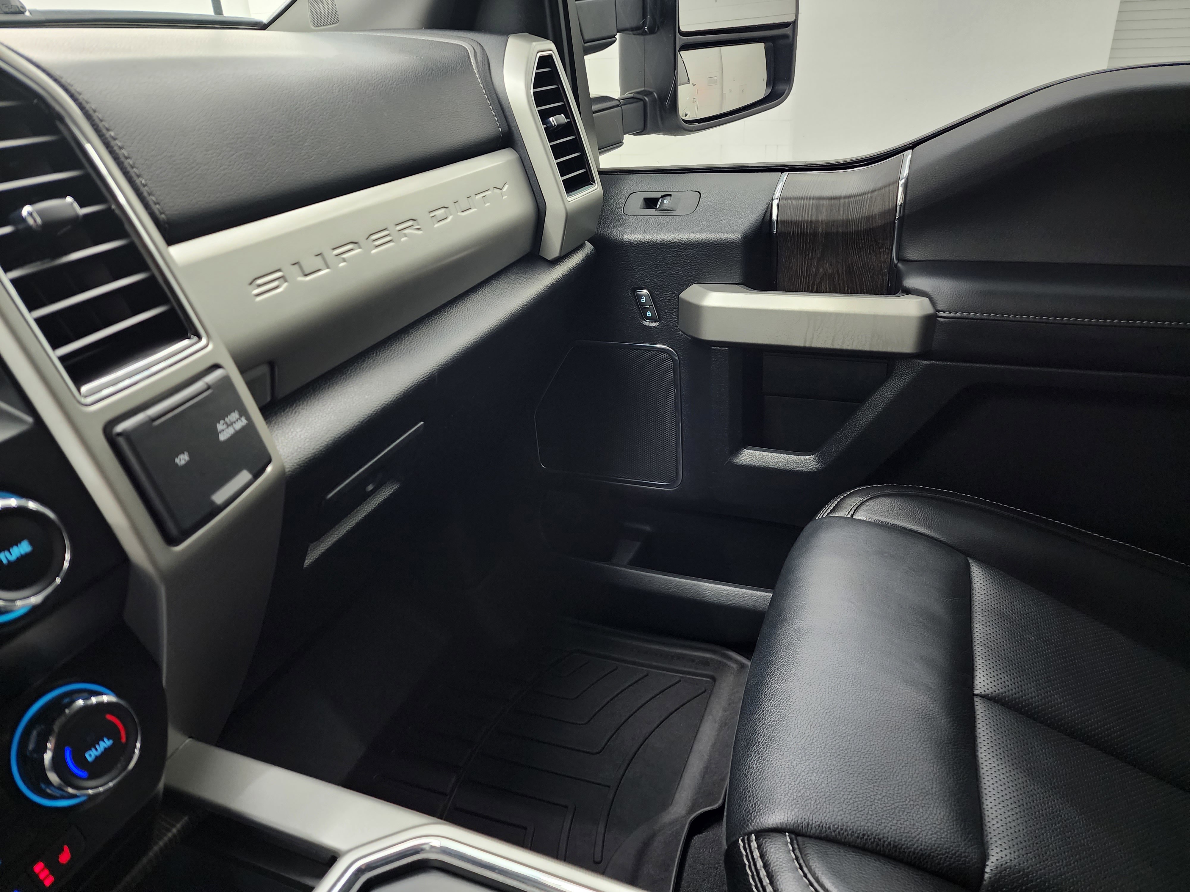 Used 2021 Ford F350 Lariat image 12