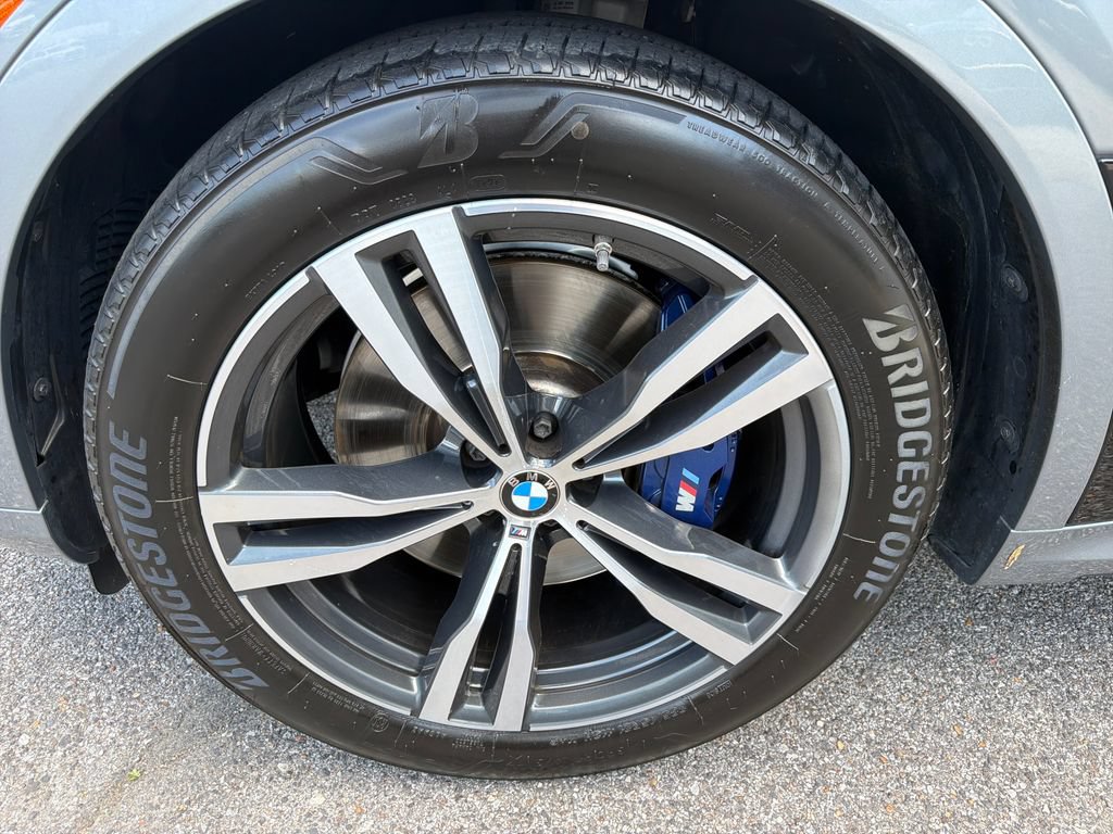 Used 2023 BMW X7 xDrive40i w/ M Sport Package AWD/4WD image 14