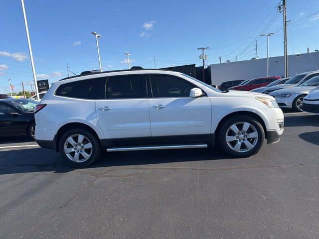 Used 2016 Chevrolet Traverse LT w/ Style and Technology Package FWD image 4