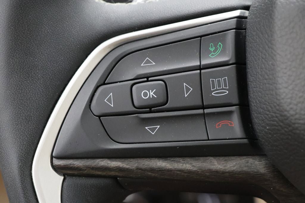Used 2023 Jeep Grand Cherokee L Limited w/ Luxury Tech Group II AWD/4WD image 22