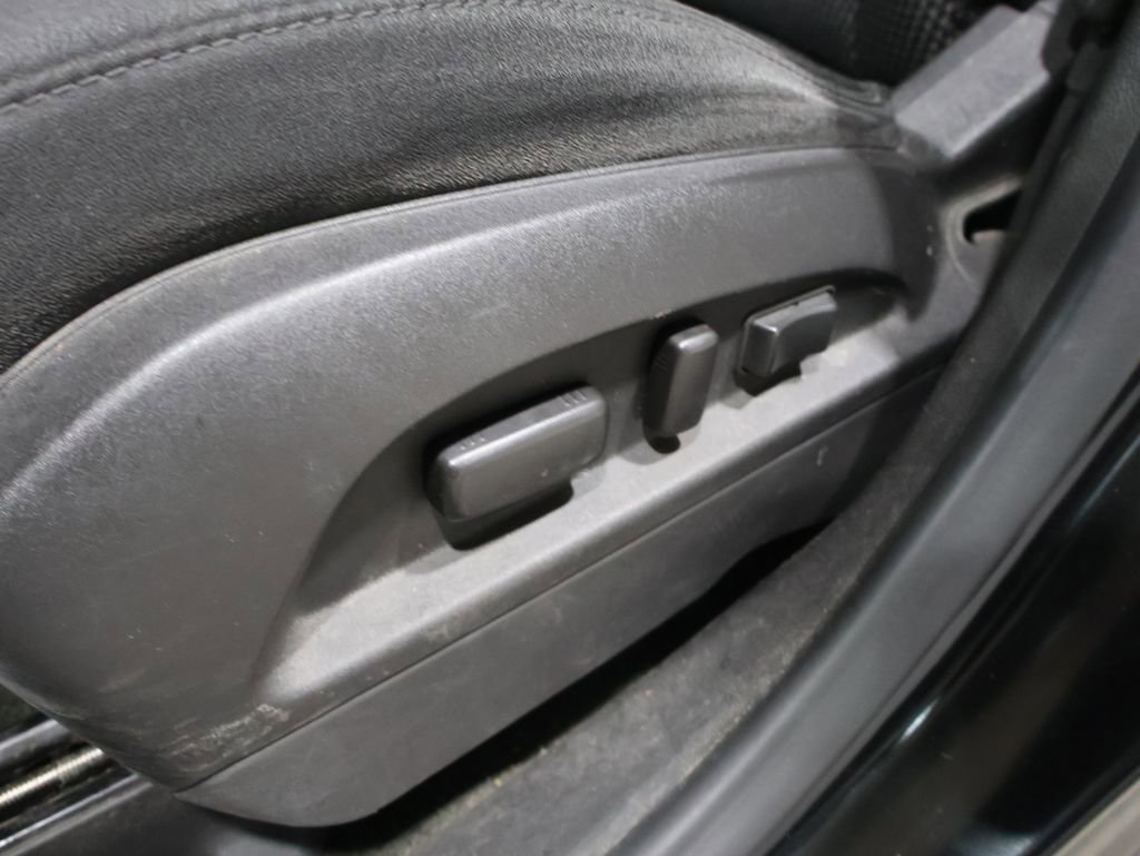 Used 2017 Chevrolet Equinox LT w/ Driver Confidence Package II image 11