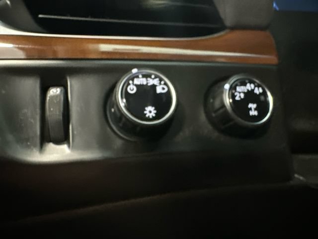 Used 2019 Cadillac Escalade Luxury AWD/4WD image 17