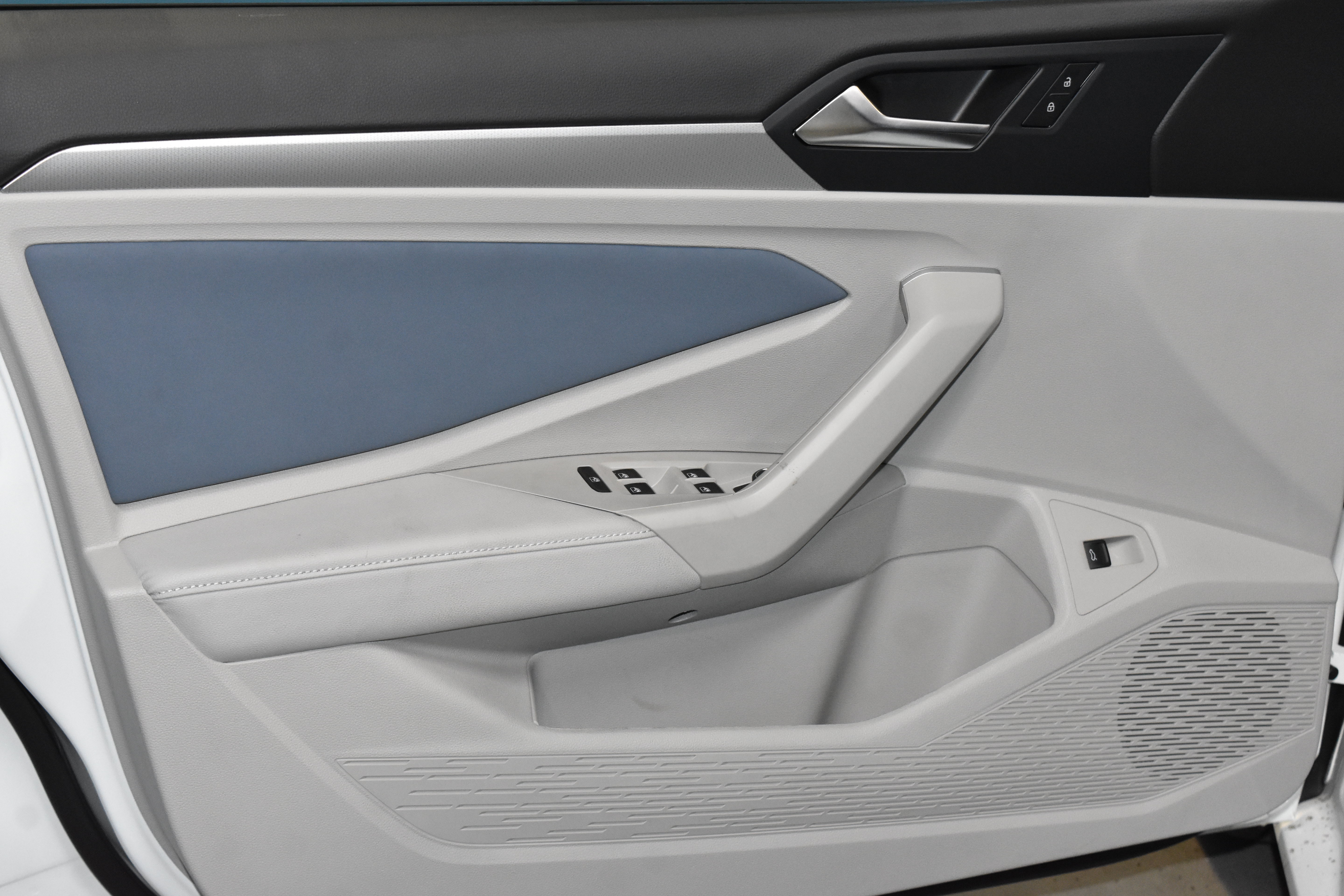 New 2026 Volkswagen Jetta SE FWD image 3