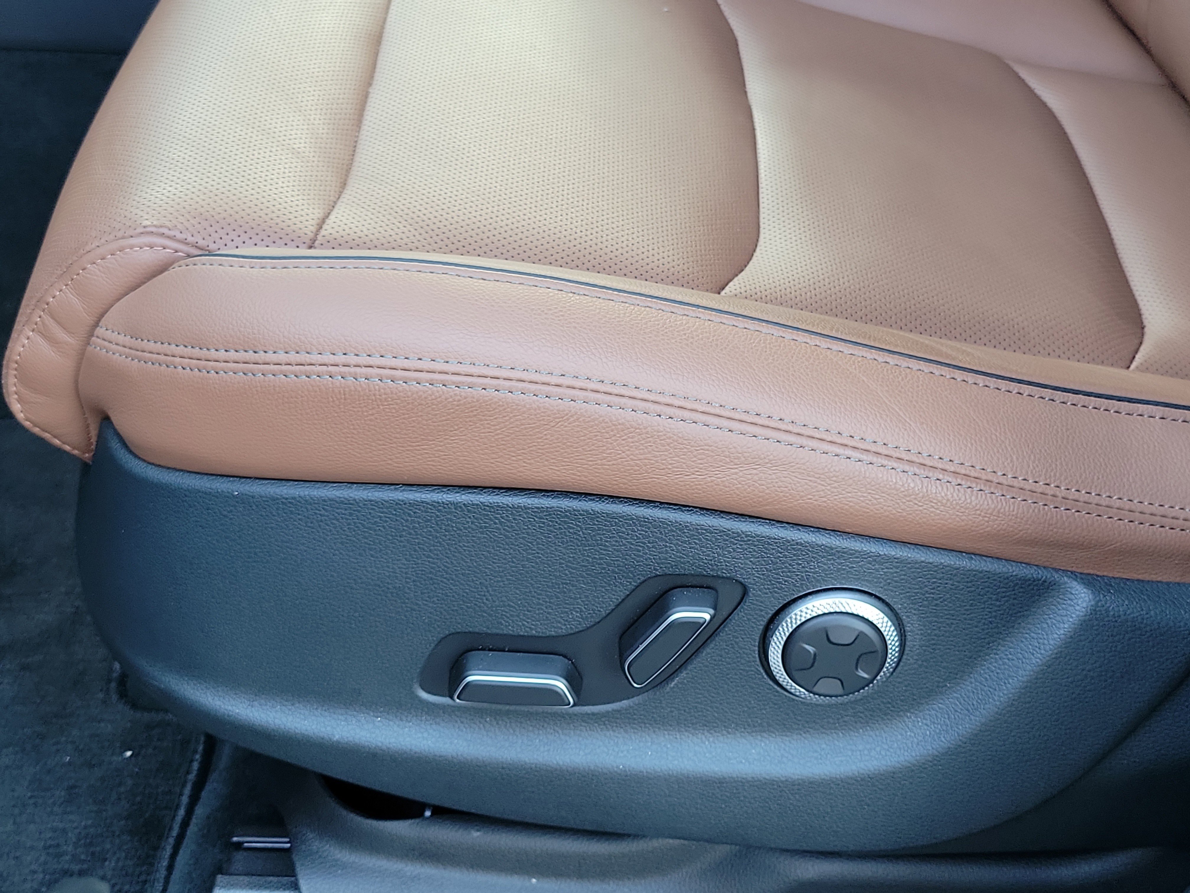 Certified 2026 Genesis GV70 2.5T Advanced image 16