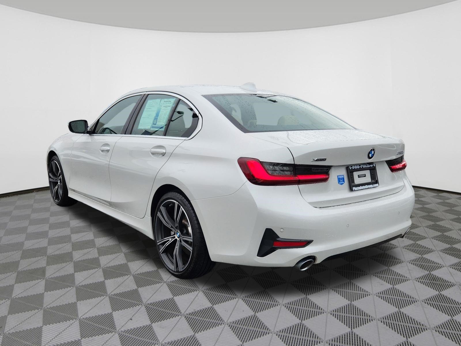 Used 2022 BMW 330i xDrive Sedan w/ Premium Package AWD/4WD image 3