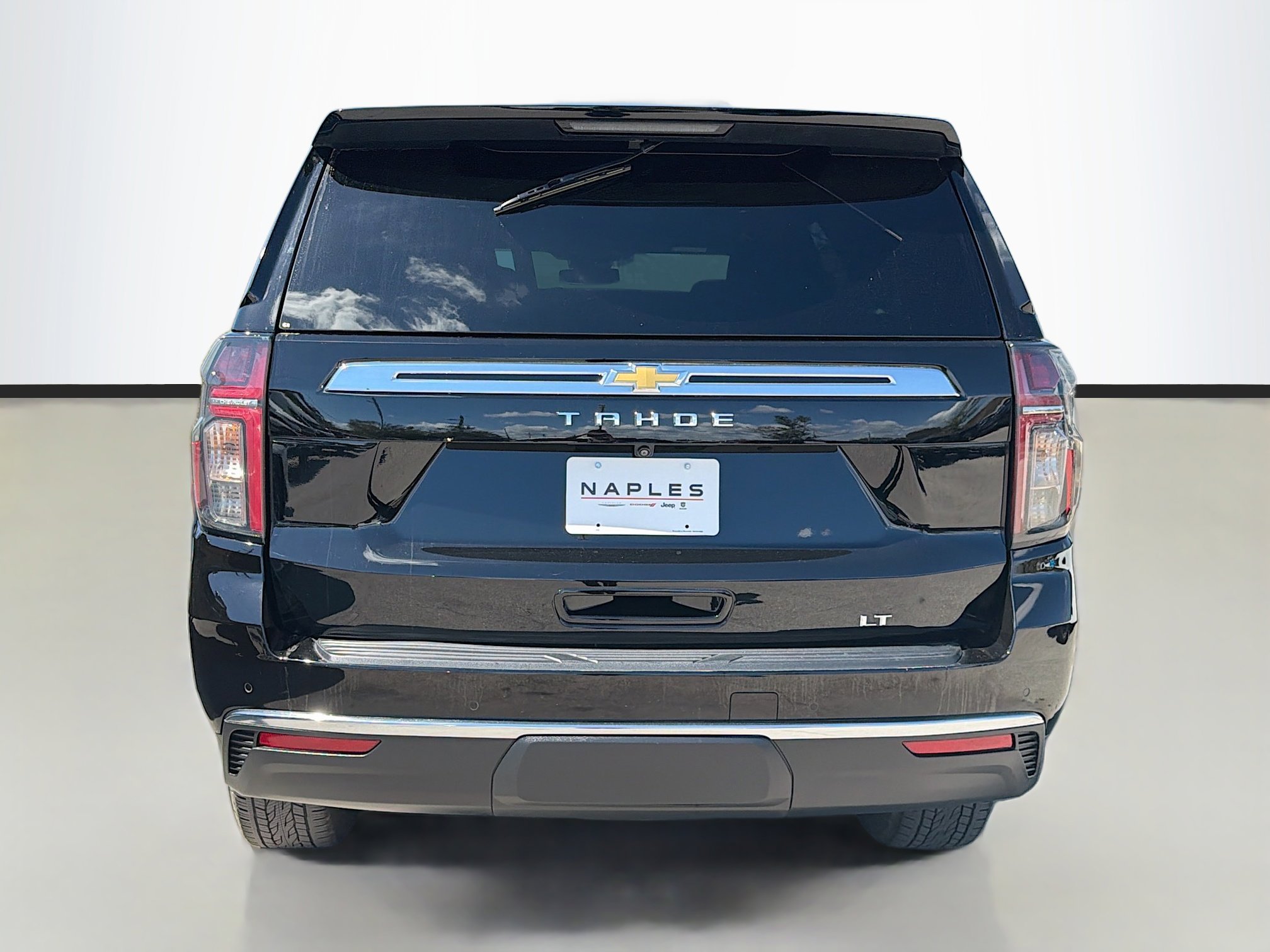 Used 2024 Chevrolet Tahoe LT w/ Luxury Package image 4