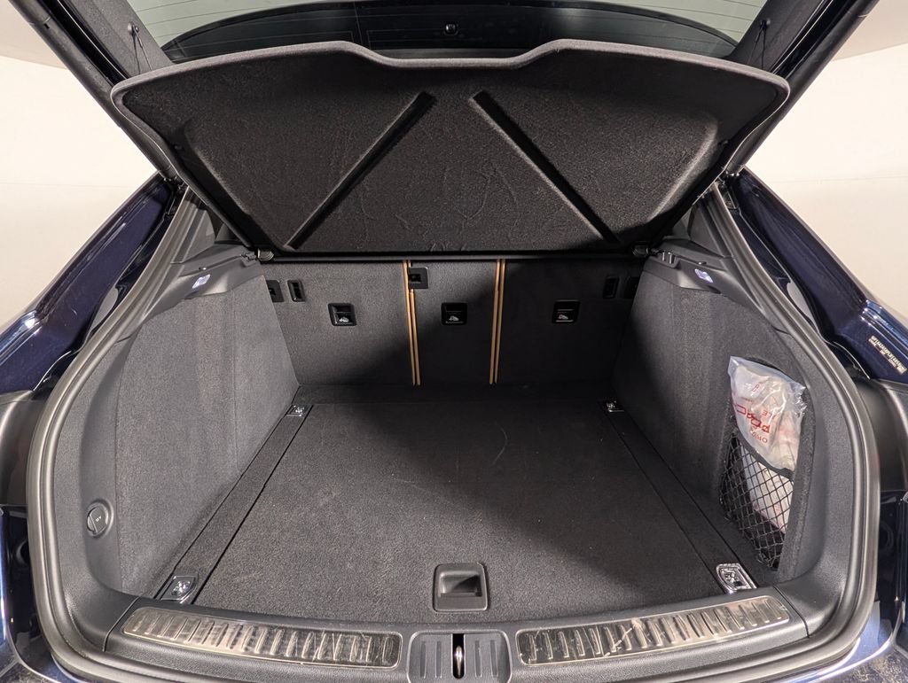 Certified 2023 Porsche Macan AWD/4WD image 17