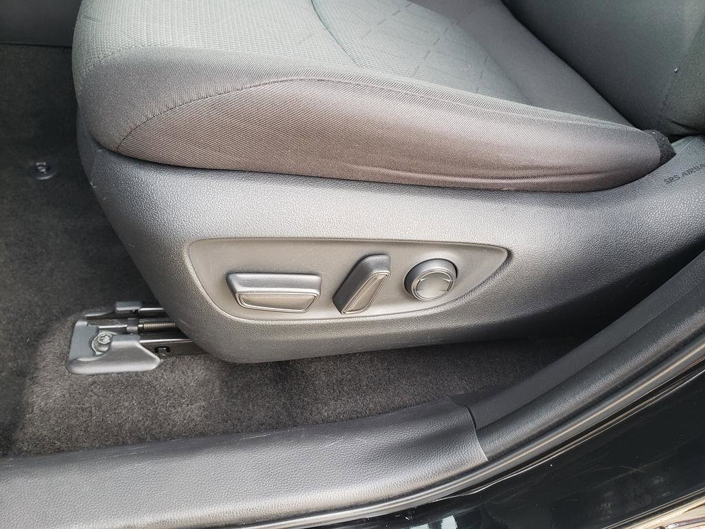 Used 2023 Toyota RAV4 XLE image 29