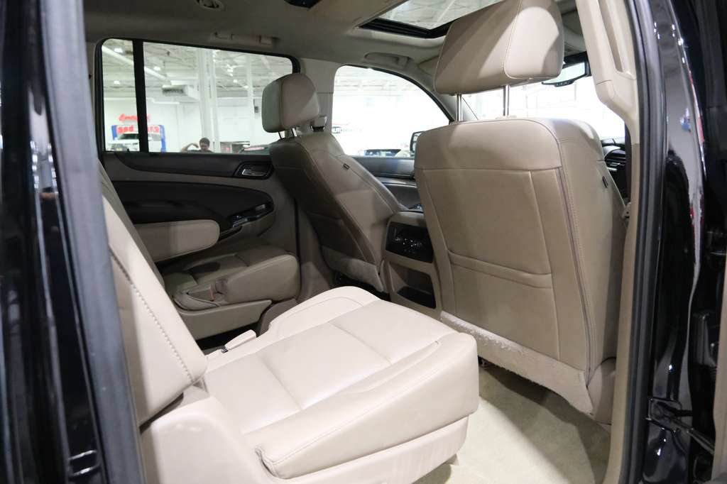 Used 2018 Chevrolet Suburban LT RWD image 25