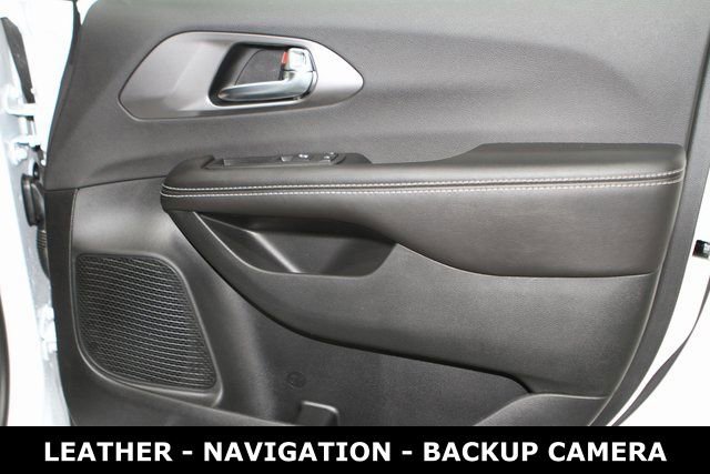 New 2026 Chrysler Pacifica Select image 21