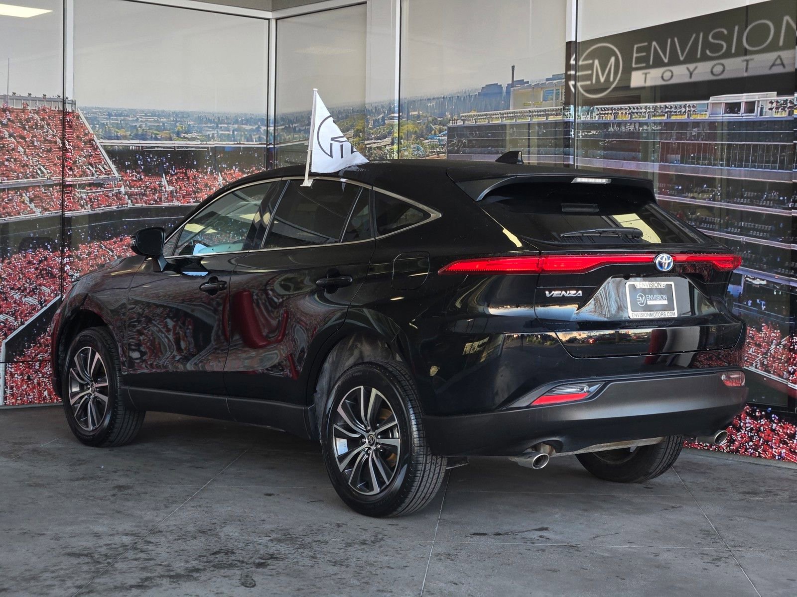 Certified 2023 Toyota Venza LE image 6