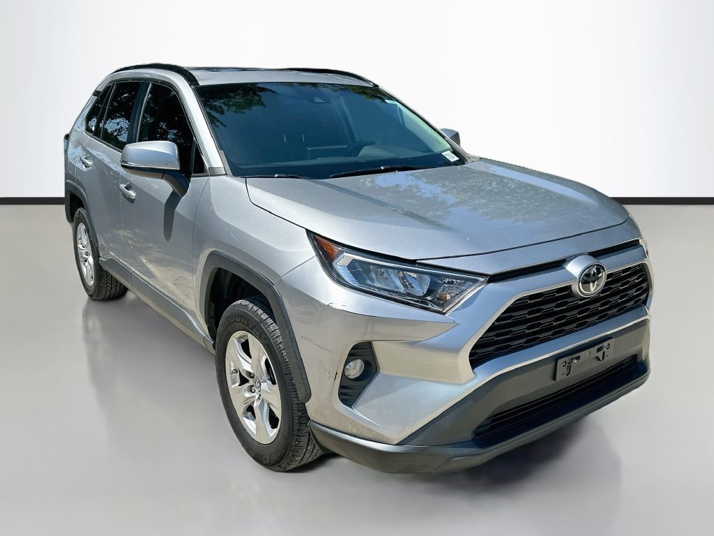 Used 2019 Toyota RAV4 XLE FWD image 3