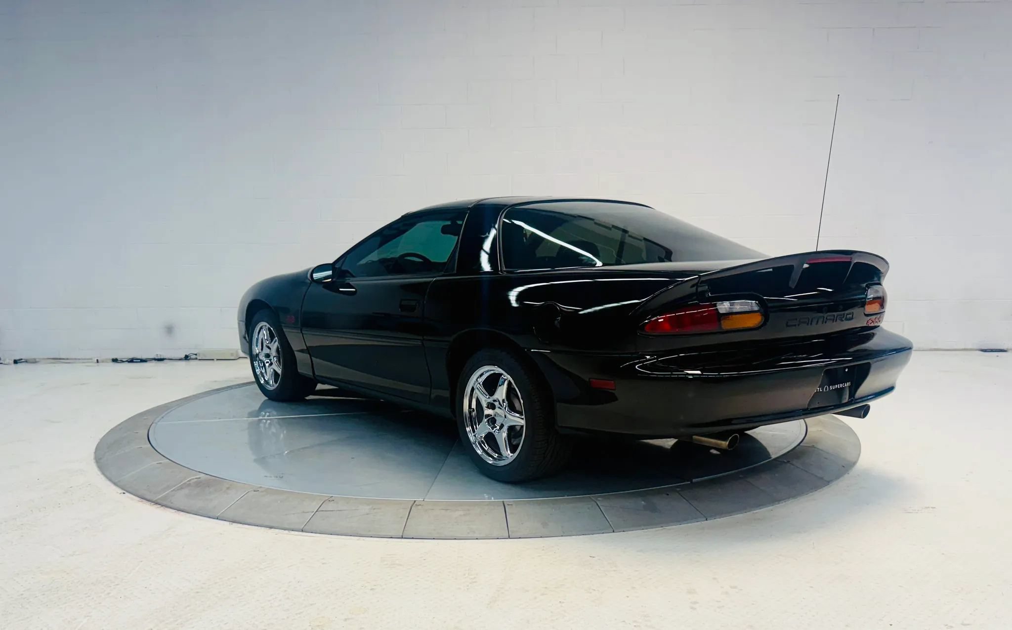 Used 2000 Chevrolet Camaro Z28 w/ SS Performance/Appearance Pkg RWD image 19