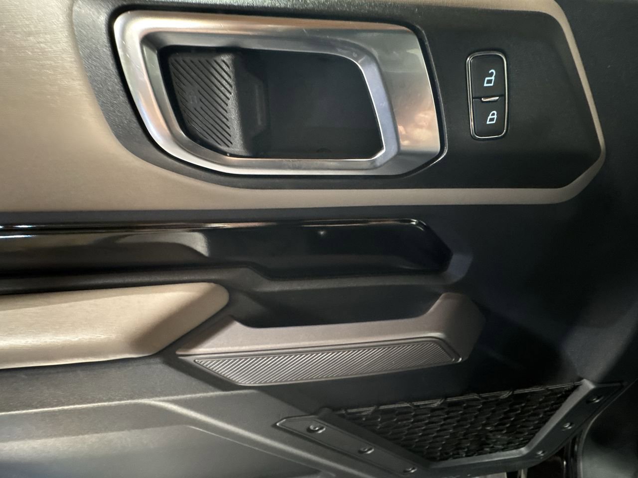 Used 2023 Ford Bronco Wildtrak image 20