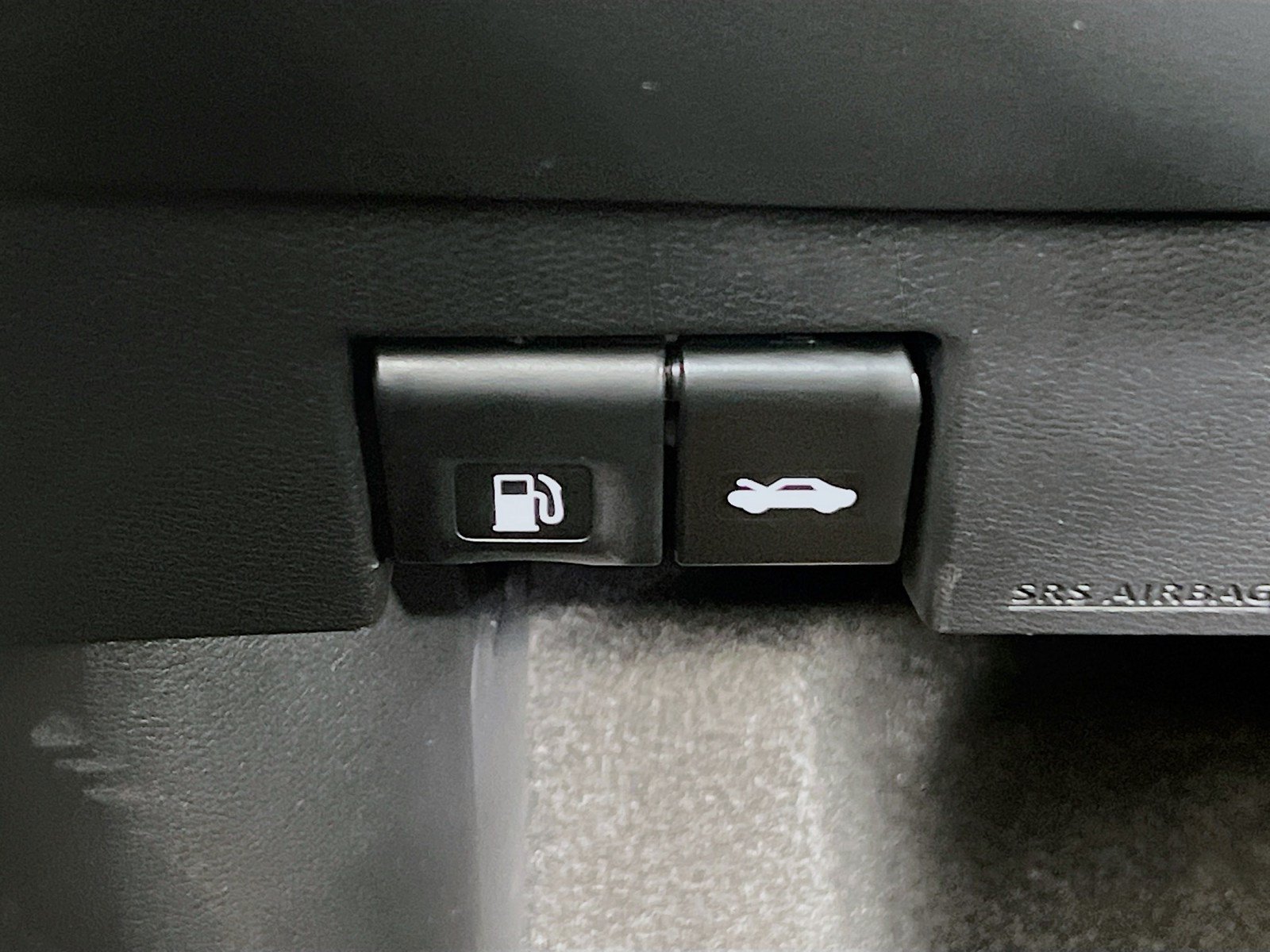 New 2025 Nissan Versa SR w/ Trunk Package FWD image 13