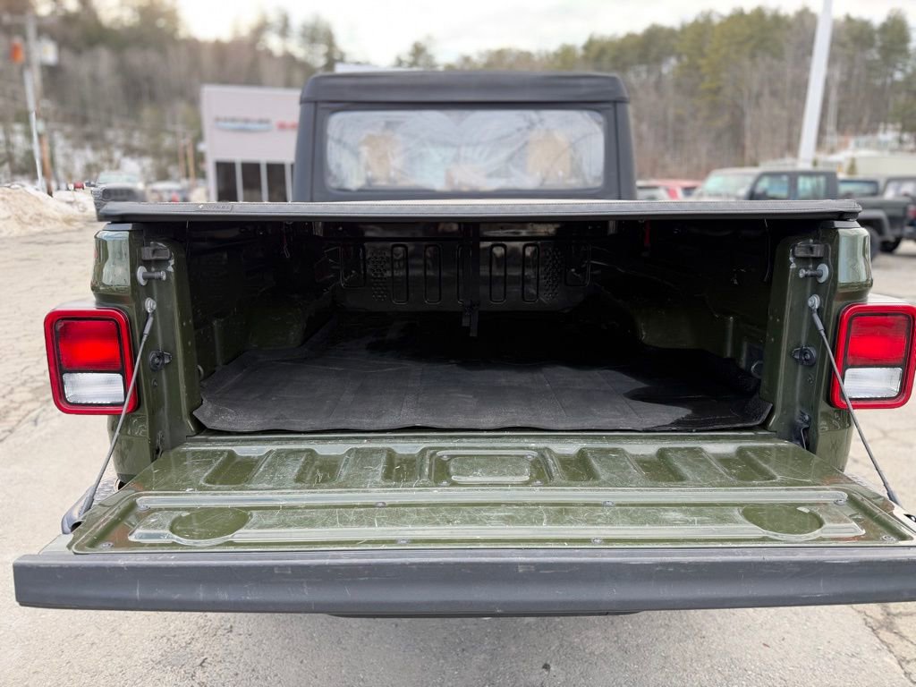 Used 2021 Jeep Gladiator Sport image 6