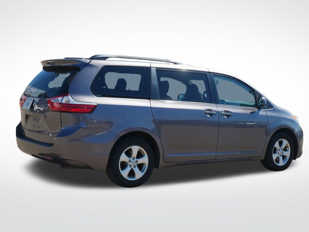 Used 2015 Toyota Sienna LE image 4