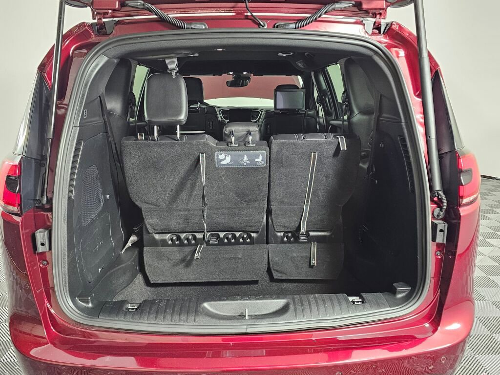 Used 2021 Chrysler Pacifica Touring-L w/ Uconnect Theater Family Group AWD/4WD image 15