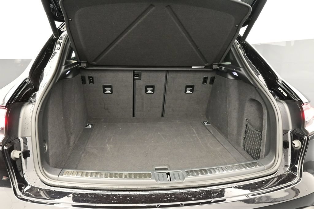 Certified 2023 Porsche Macan AWD/4WD image 16