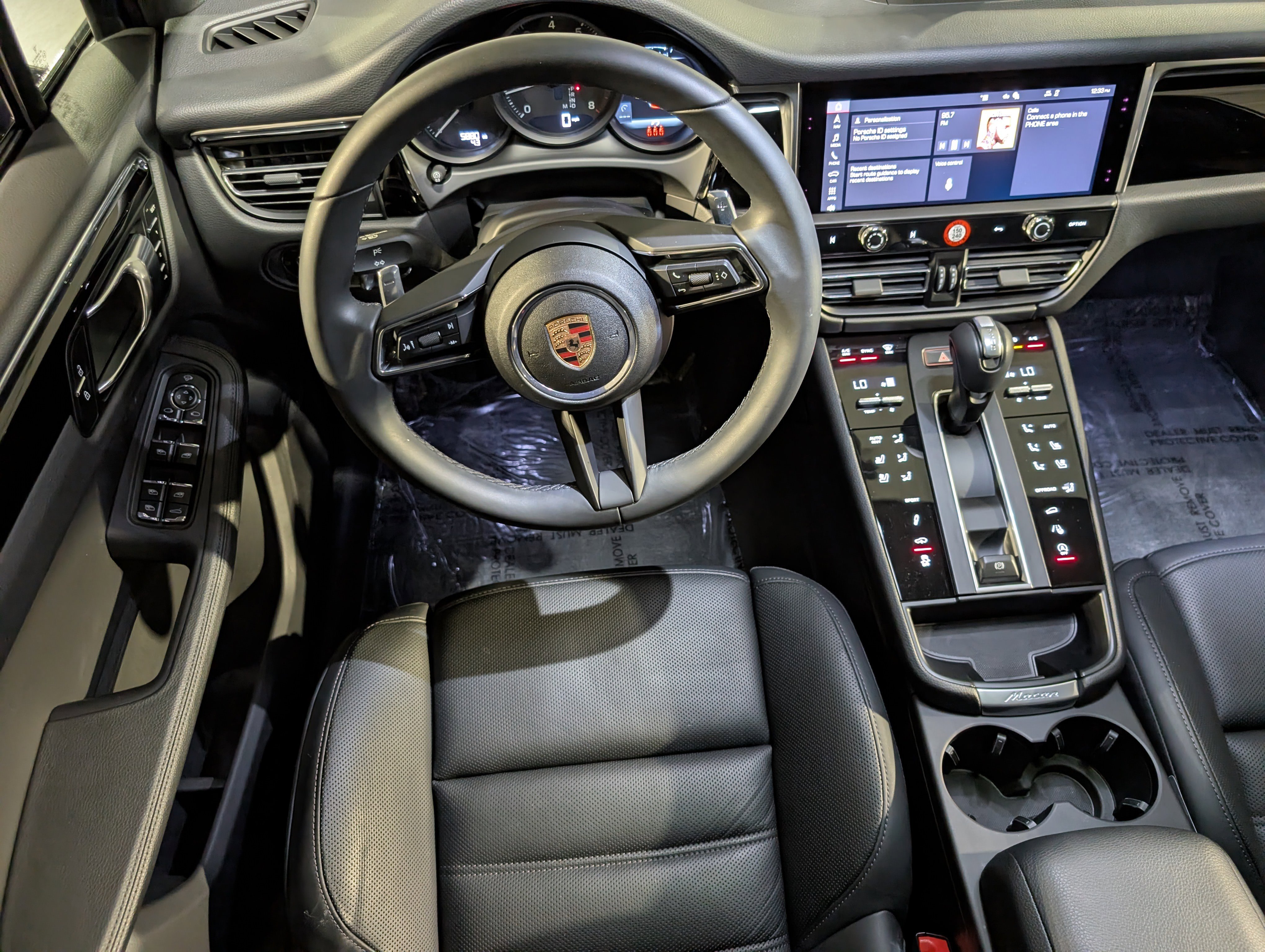 Certified 2025 Porsche Macan image 6