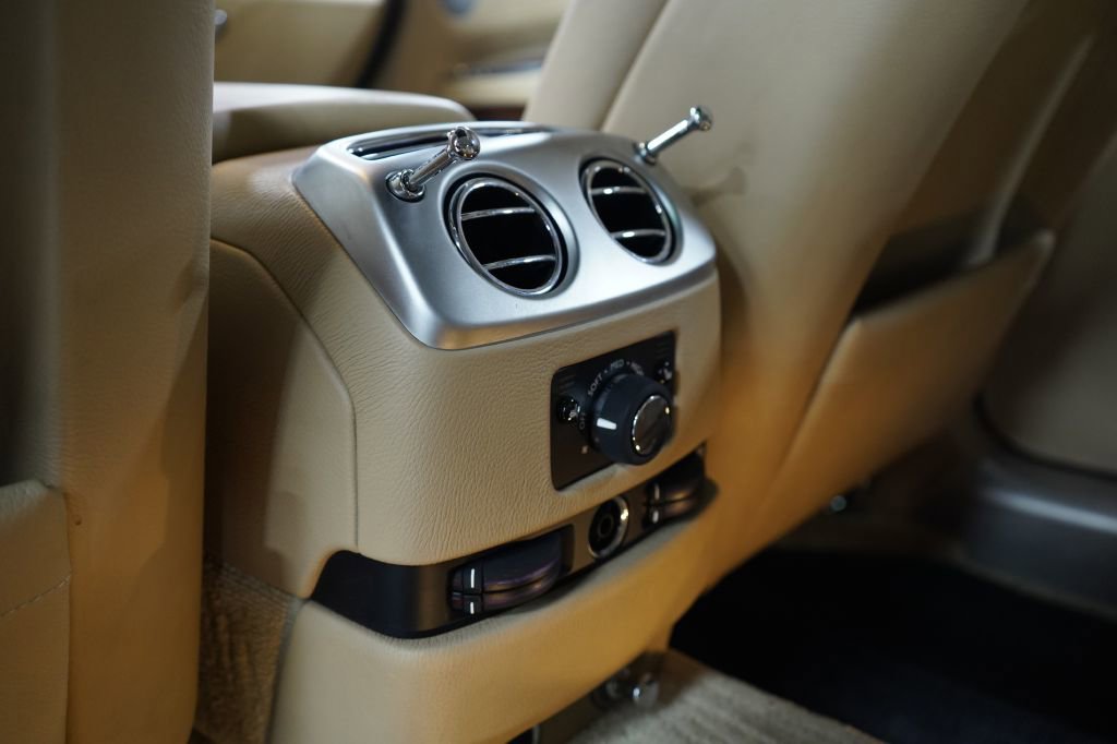 Used 2010 Rolls-Royce Ghost RWD image 32