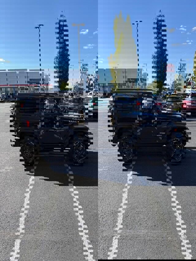 Used 2018 Jeep Wrangler Rubicon w/ Power Convenience Group image 5