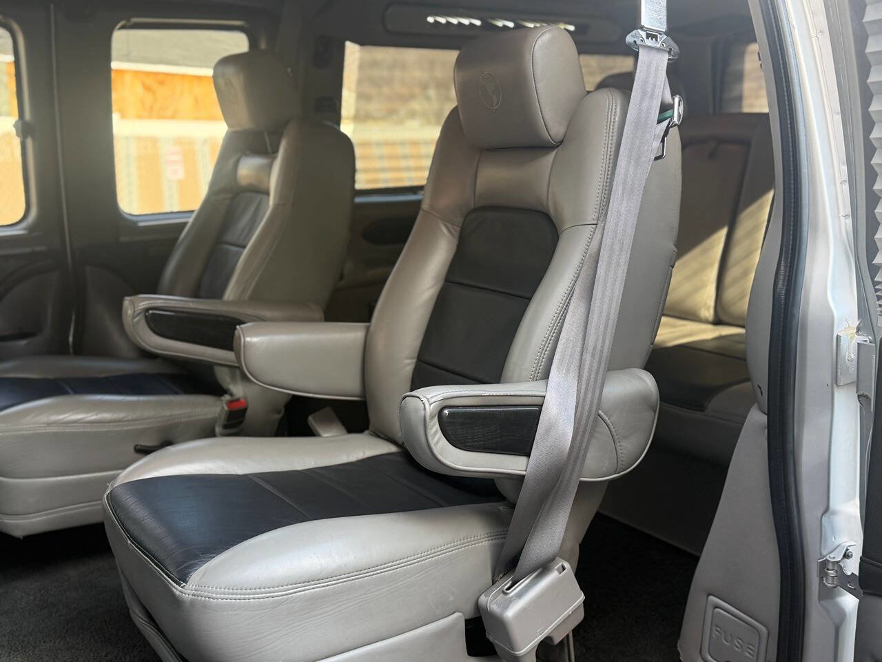 Used 2013 GMC Savana 1500 image 24