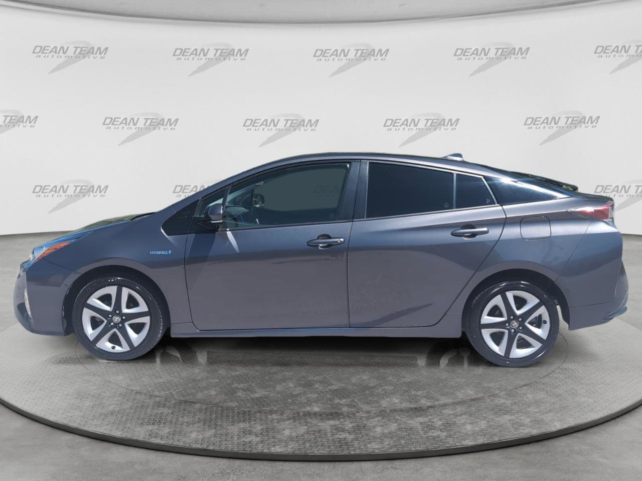Used 2017 Toyota Prius Three Touring FWD image 4