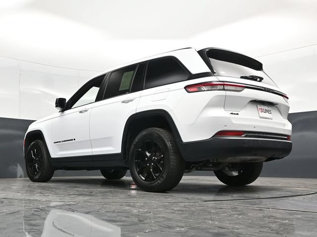 Used 2025 Jeep Grand Cherokee Altitude AWD/4WD image 59