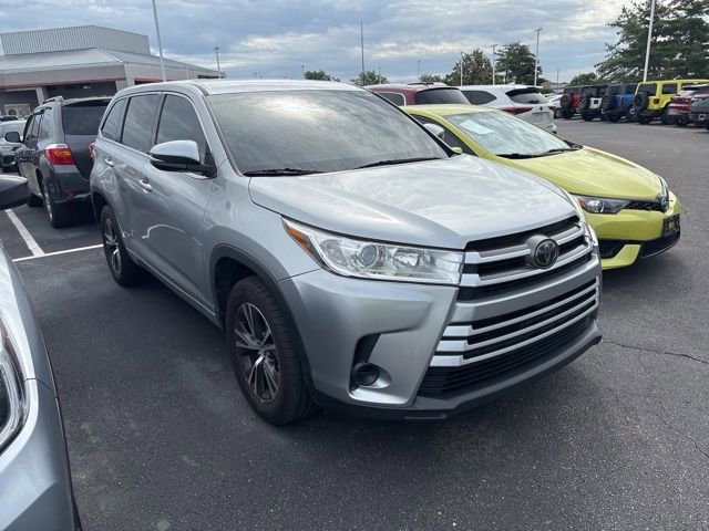 Used 2018 Toyota Highlander LE FWD image 1