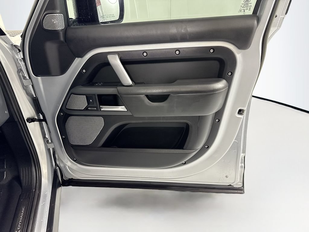 Certified 2023 Land Rover Defender 130 X-Dynamic SE AWD/4WD image 26