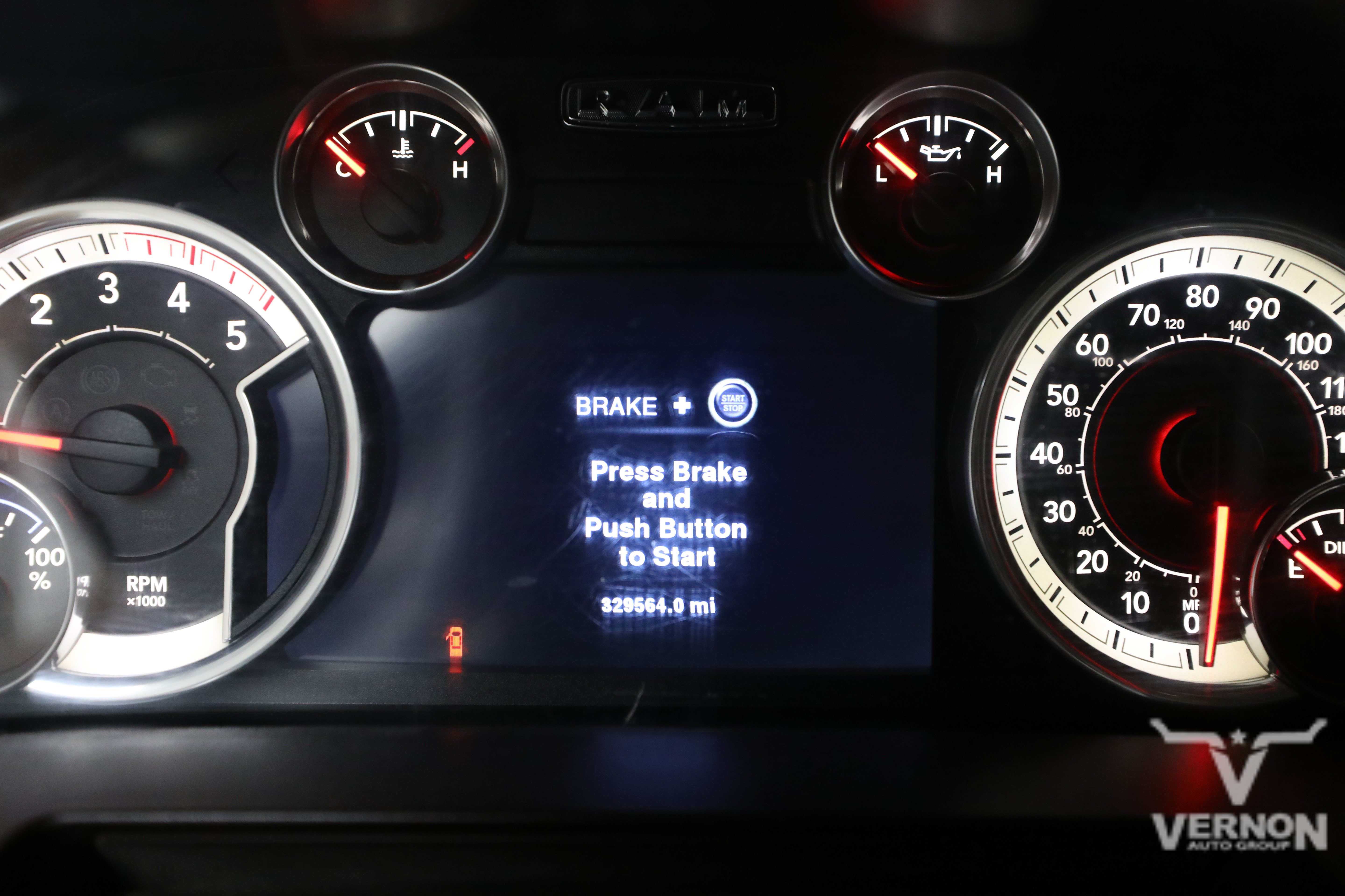 Used 2014 RAM 3500 Laramie w/ Convenience Group AWD/4WD image 9