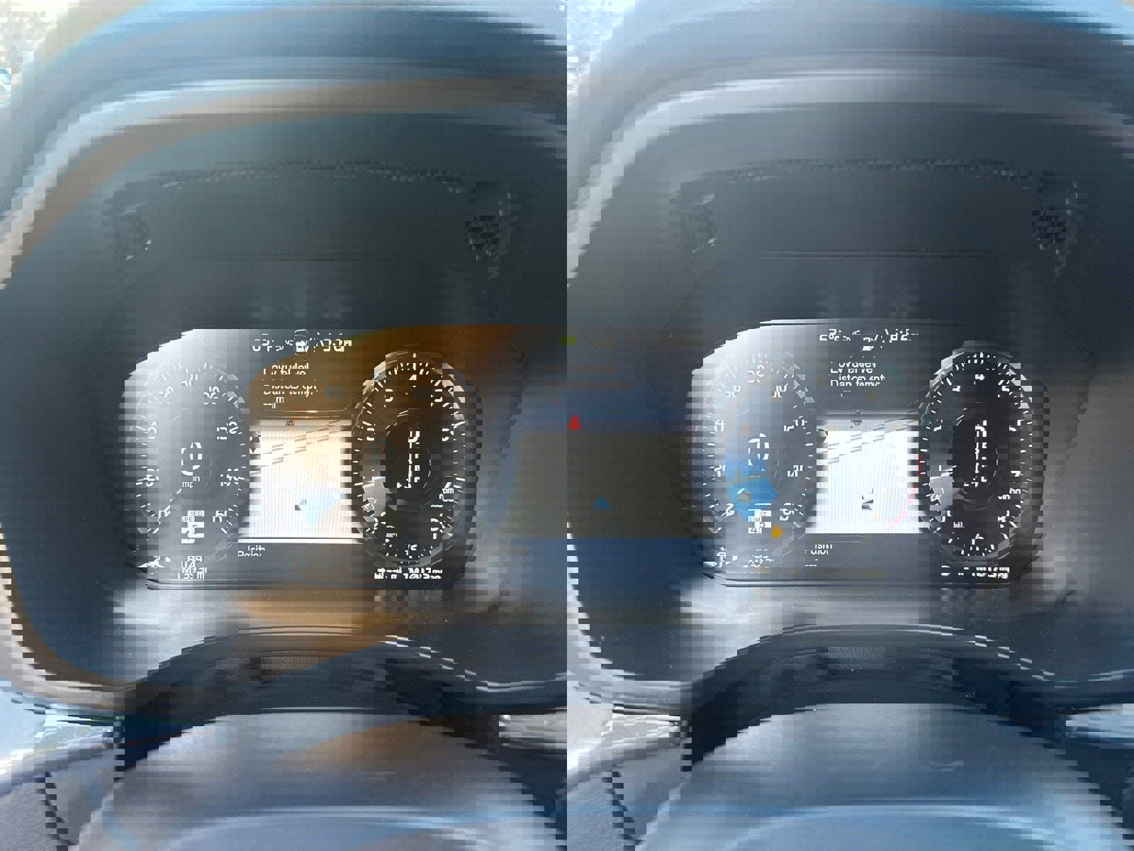 Used 2018 Volvo XC60 T5 Momentum w/ Convenience Package image 27