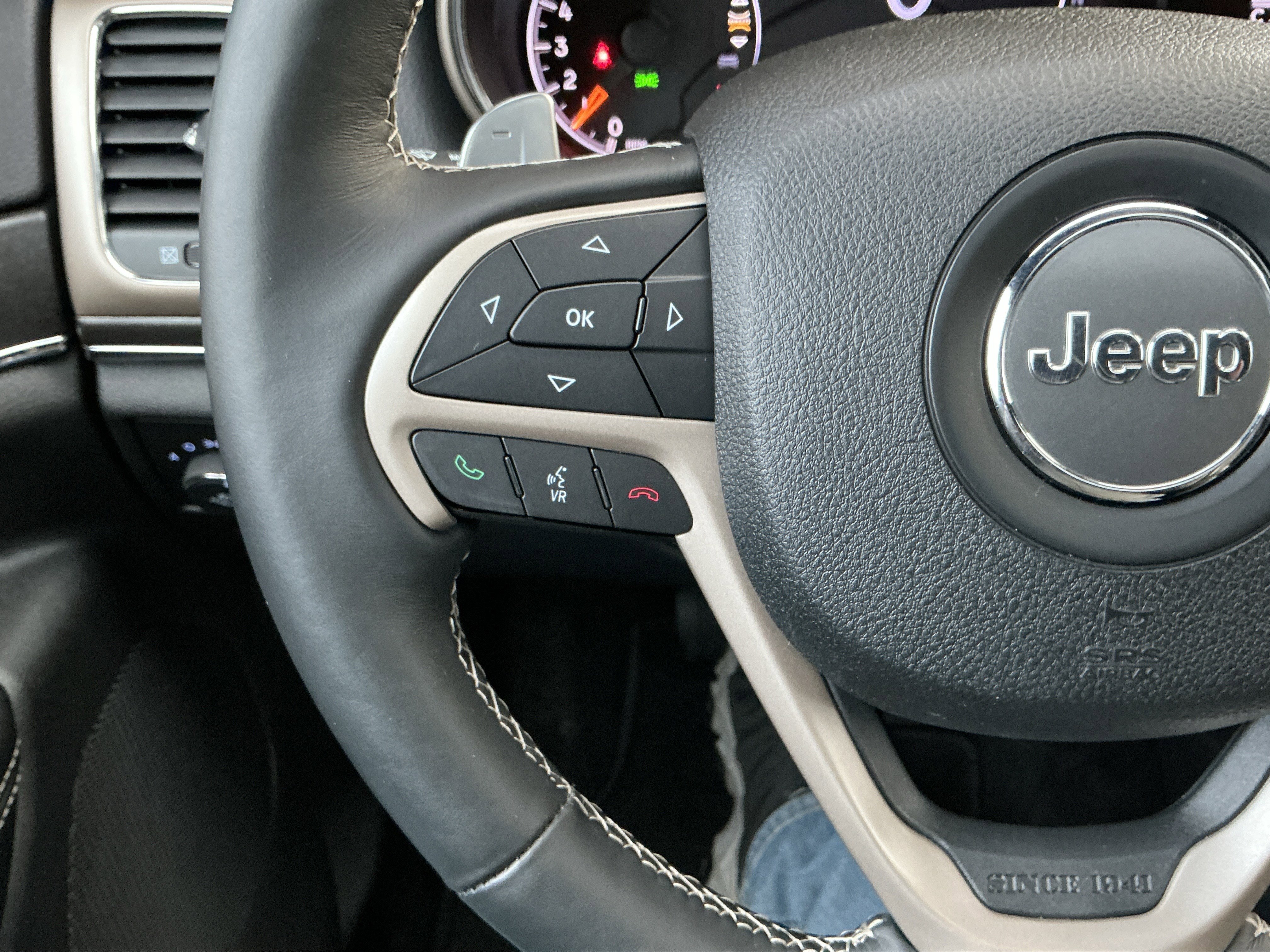 Used 2016 Jeep Grand Cherokee Limited w/ Luxury Group II image 12