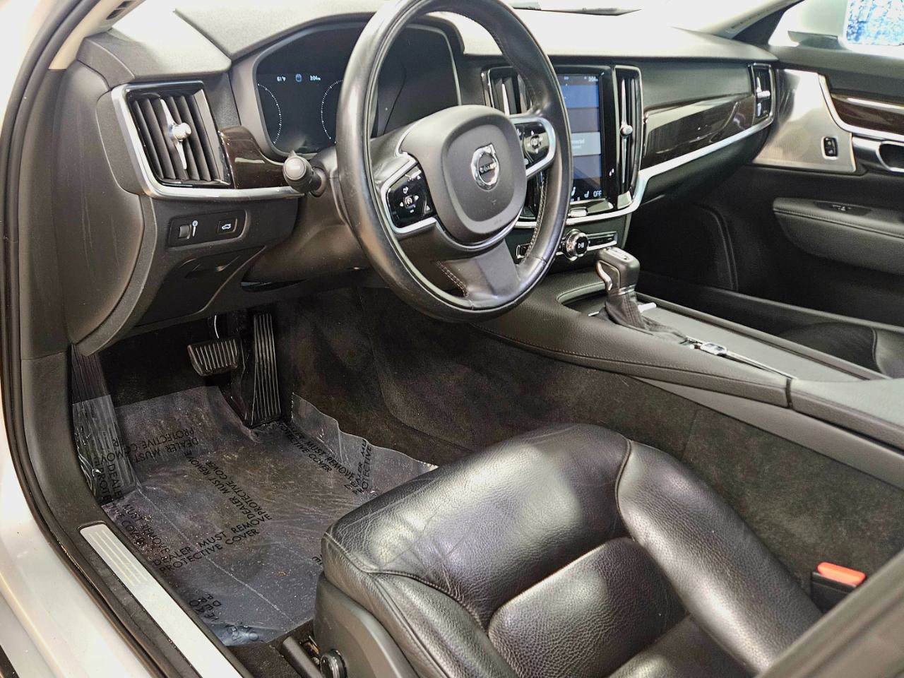 Used 2017 Volvo S90 T6 Momentum w/ Climate Package image 9