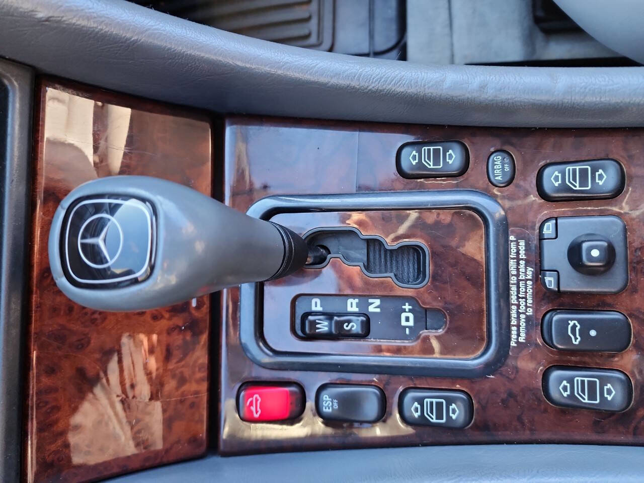 Used 2000 Mercedes-Benz CLK 320 Cabriolet image 19