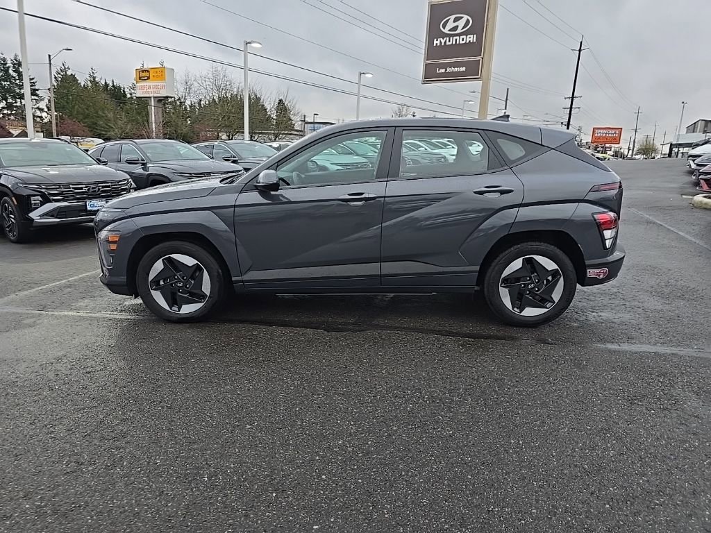 Certified 2024 Hyundai Kona SE FWD image 2