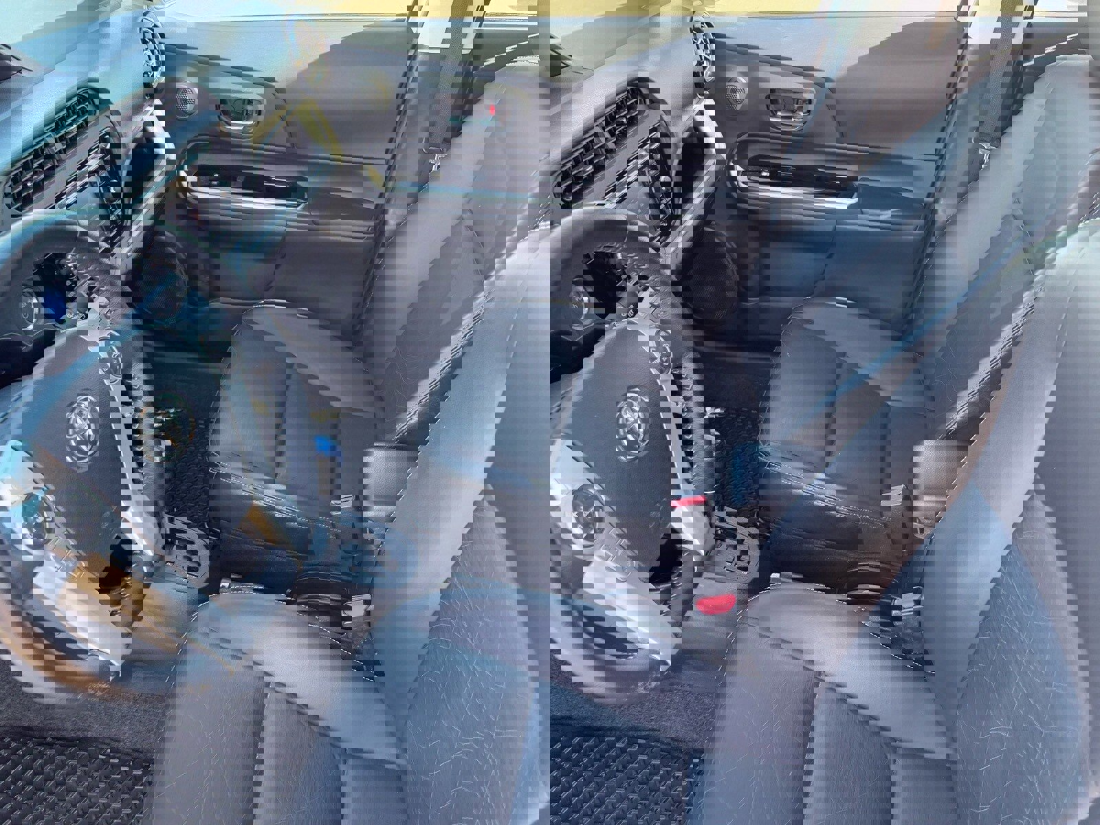 Used 2015 Toyota Prius C image 17