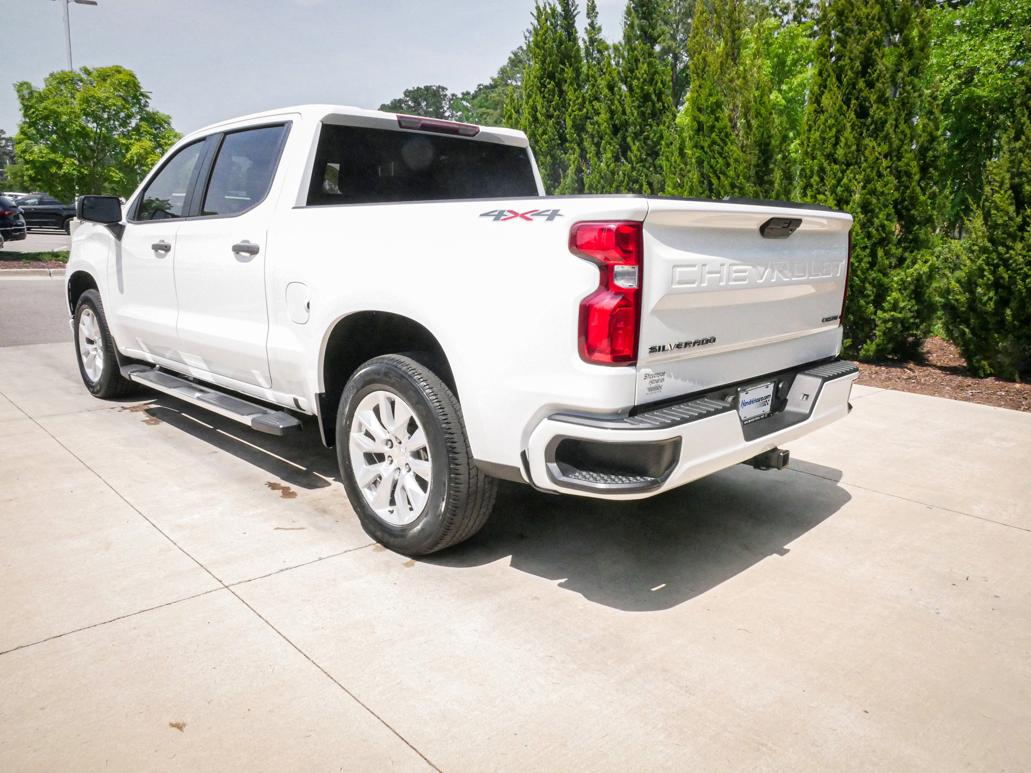 Used 2020 Chevrolet Silverado 1500 Custom w/ Custom Value Package AWD/4WD image 8
