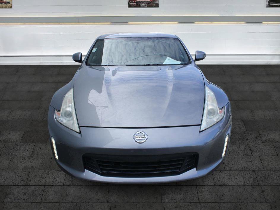 Used 2016 Nissan 370Z Coupe RWD image 2