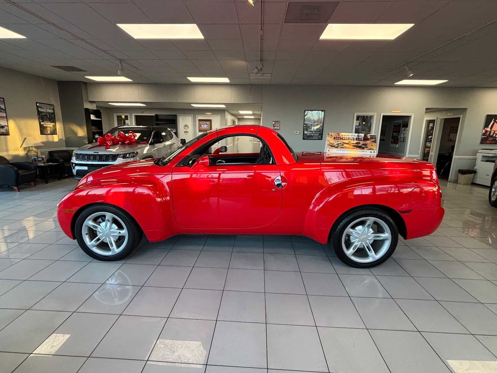Used 2004 Chevrolet SSR LS Reg Cab 116.0 WB w/ Preferred Equipment Group image 8