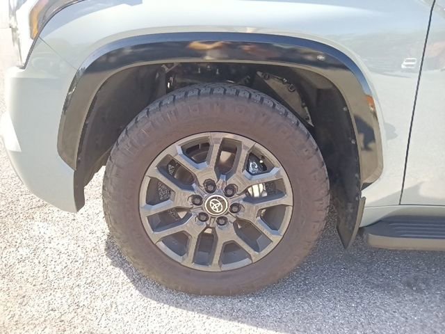 Used 2025 Toyota Sequoia Platinum AWD/4WD image 10