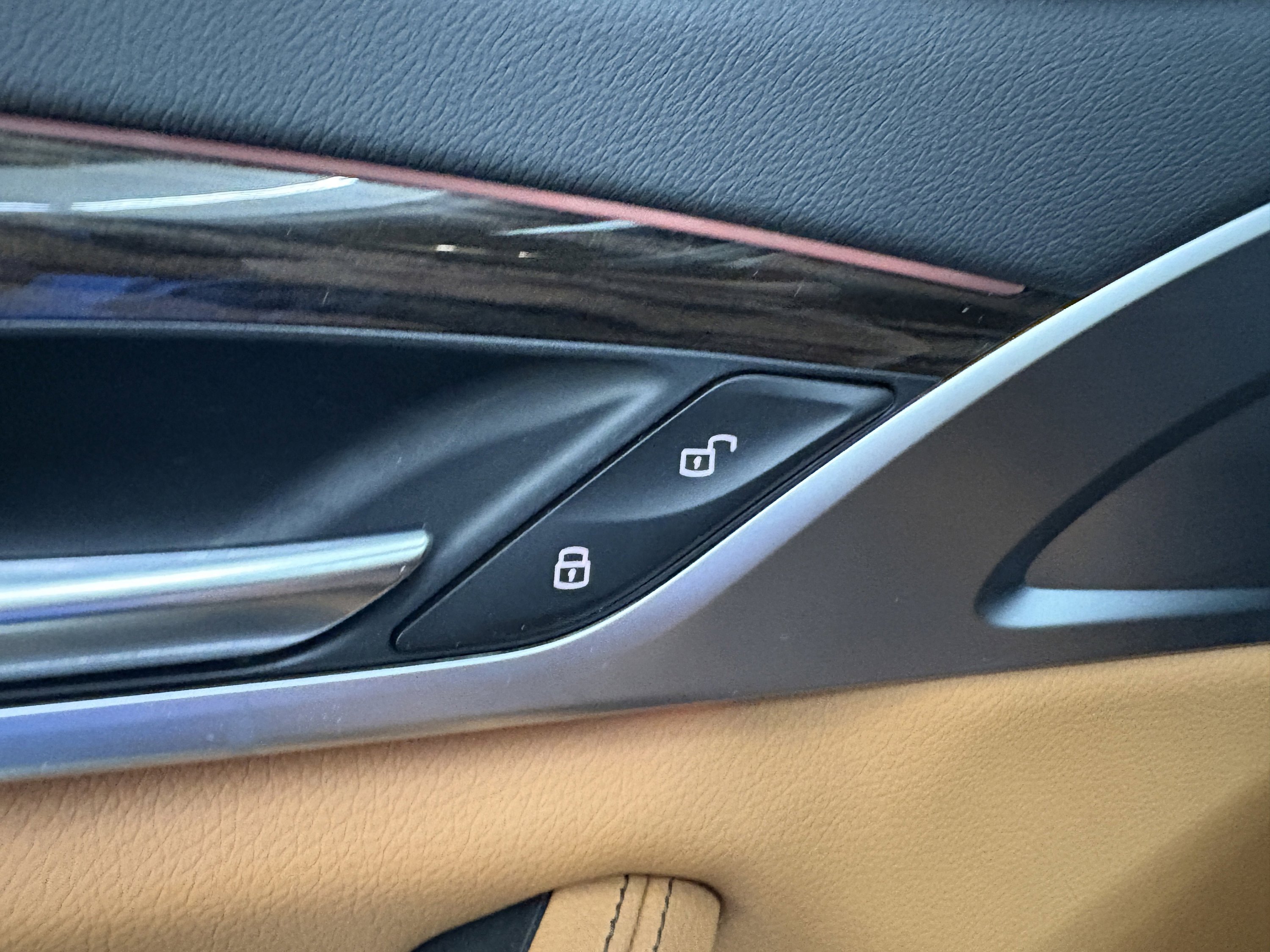 Used 2019 BMW 530e w/ Convenience Package image 33