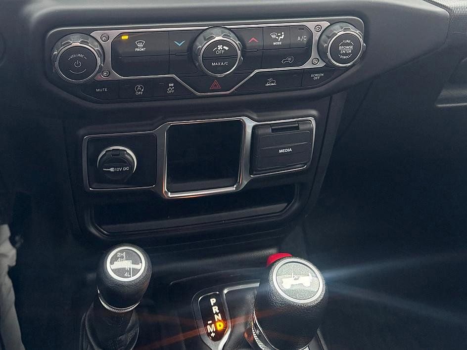 Used 2022 Jeep Wrangler Sport image 27