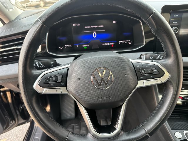 Used 2025 Volkswagen Jetta SE FWD image 13